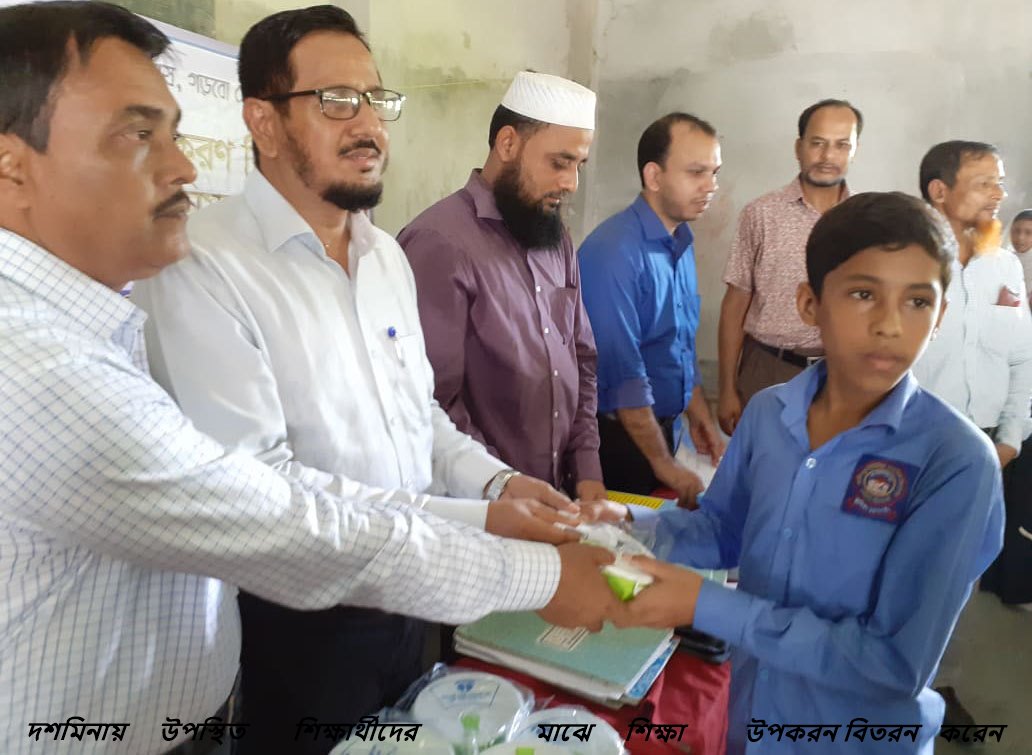 দুদকের আয়োজনে দশমিনায় শিক্ষা উপকরন বিতরন