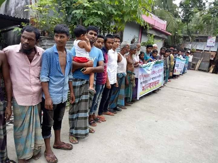 রাঙ্গাবালীতে শান্তিপূর্নভাবে মানববন্ধন করল লঞ্চ যাত্রীরা