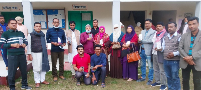 বেতাগী সাইন্স ক্লাবে পৌরসভার নবনির্বাচিত মেয়র ও কাউন্সিলরদের শুভেচ্ছা স্মারক প্রদান