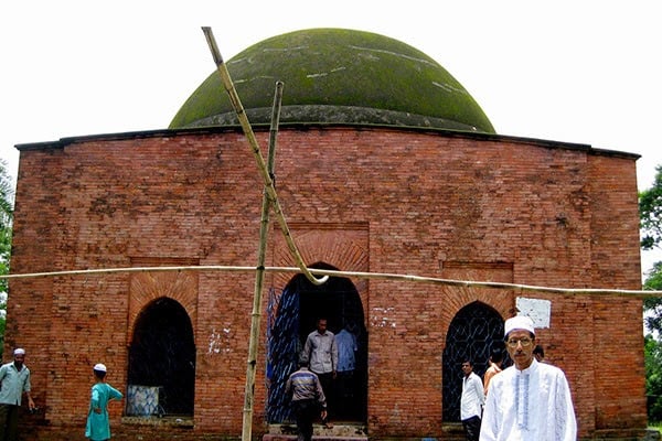 মোঘল স্থাপত্যের নিদর্শন ঐতিহাসিক বিবিচিনি শাহী মসজিদ