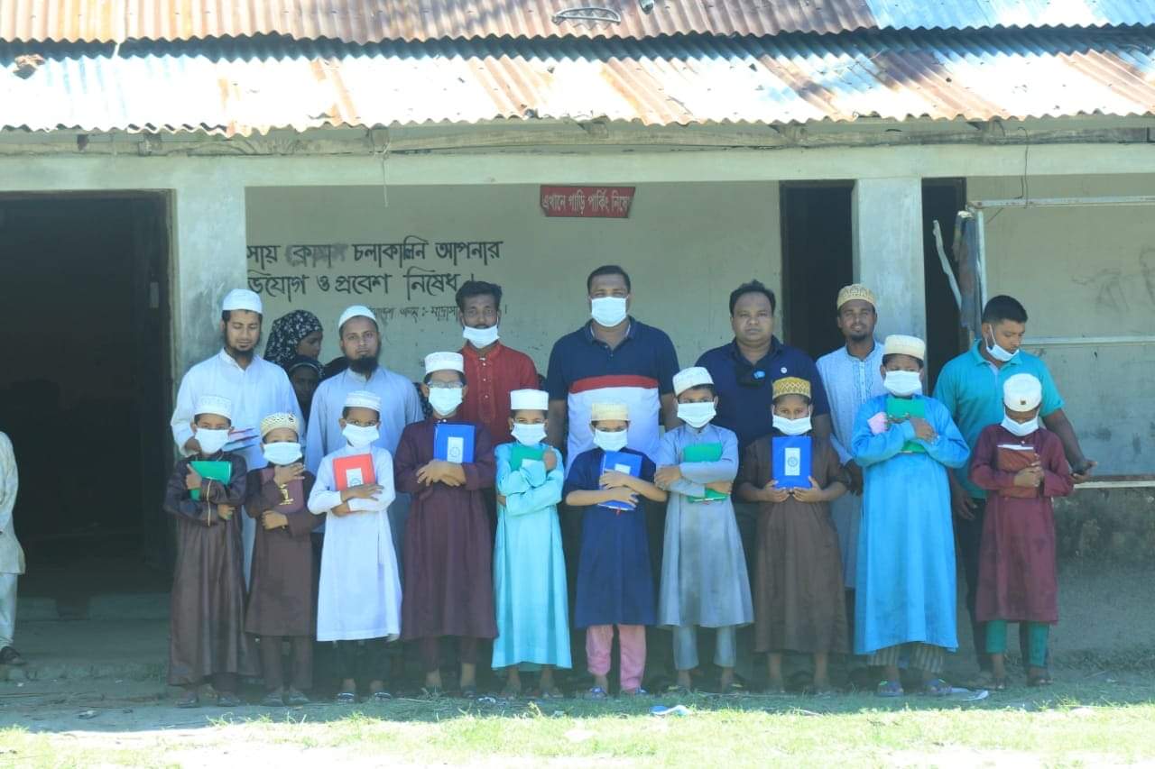 কুয়াকাটা শুভ সংঘ ক্লাবের উদ্যোগে পবিত্র কোরআন শরীফ বিতরণ