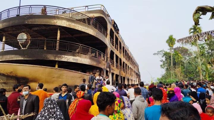 অভিযান–১০ বেপরোয়া গতির কারণে লঞ্চটি কাঁপছিল 
