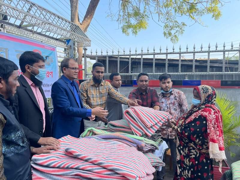 বরিশালে ড্রীম লাইফের উদ্যোগে শীতবস্ত্র বিতরণ