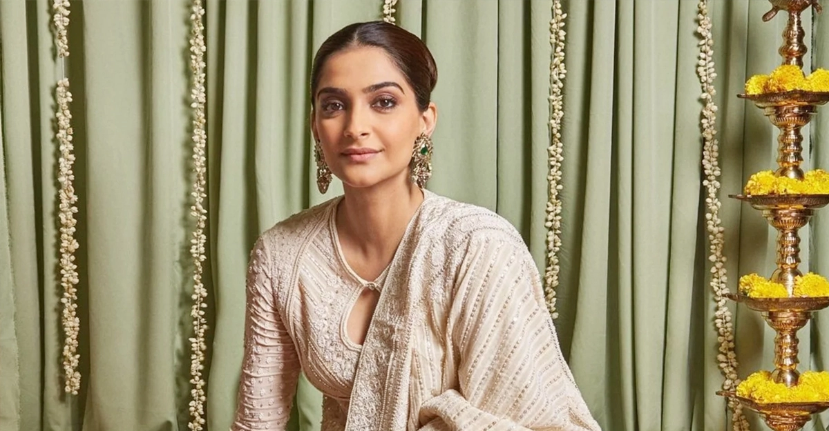 পাগড়ি পরার চয়েস থাকলে হিজাবে নয় কেন, প্রশ্ন সোনমের