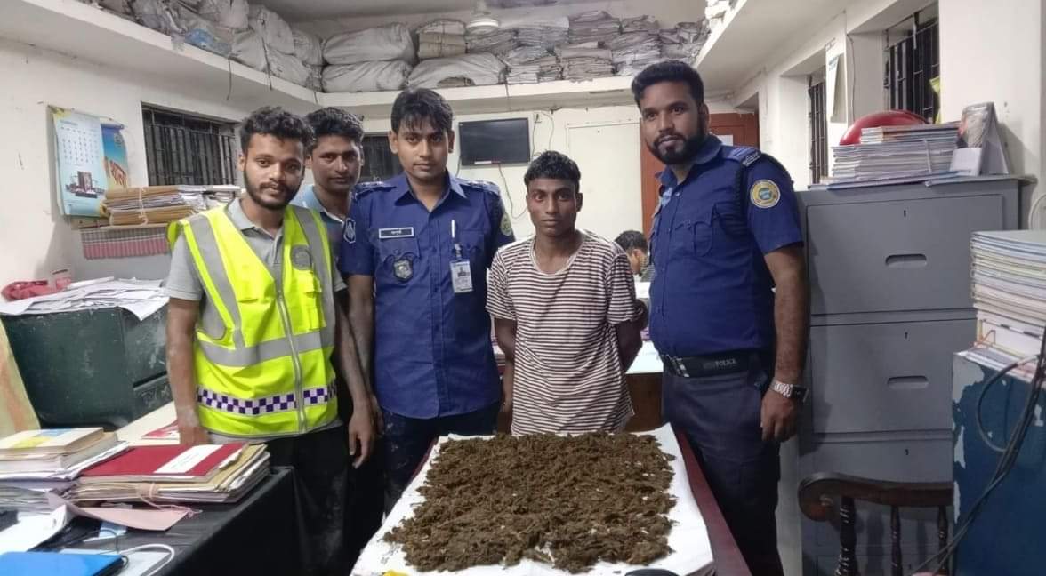 বানারীপাড়ায় ১ কেজি গাঁজাসহ গ্রেফতার আশিক নামে এক যুবক