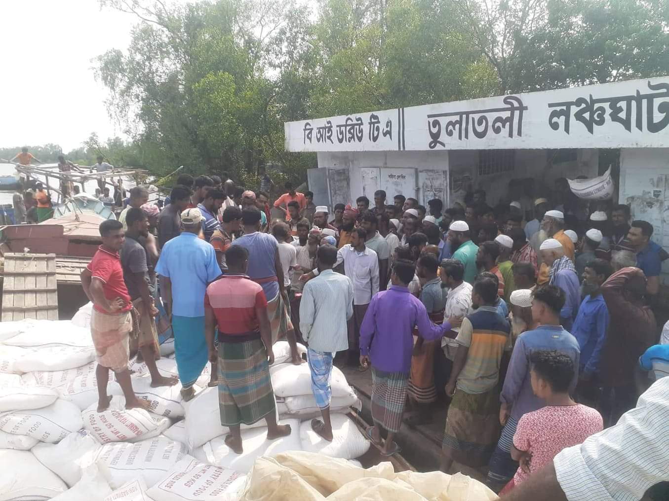 রাঙ্গাবালীতে জেলেদের চাল বিতরণে অনিয়ম
