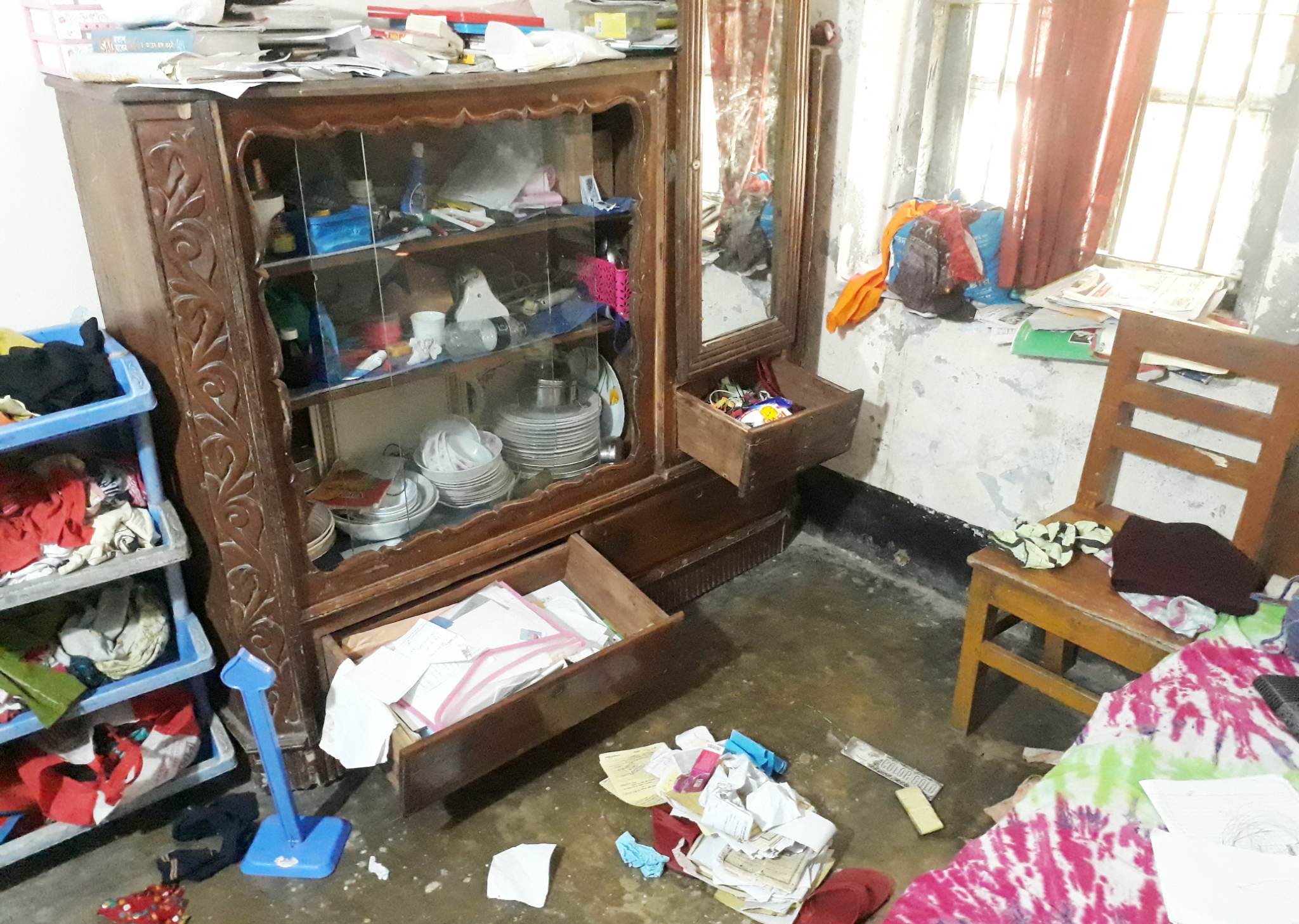 রাজাপুরে দিন দুপুরে সরকারি কোয়ার্টারের দুই ফ্লাটে দুর্ধর্ষ চুরি