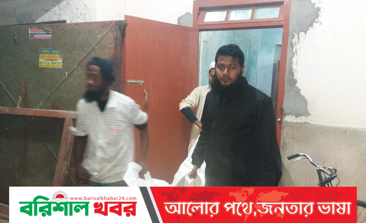 বেওয়ারিশ মানুষের লাশ দাফন করলেন পুলিশ সদস্য জীবন মাহমুদ