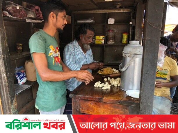 ৪০ বছর ধরে আলুপুরি বিক্রি করছেন বশির