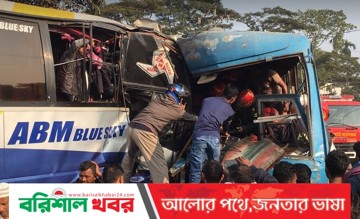 বরিশালে যাত্রীবাহী ২ বাসের মুখোমুখি সংঘর্ষে নিহত ১: আহত ২০