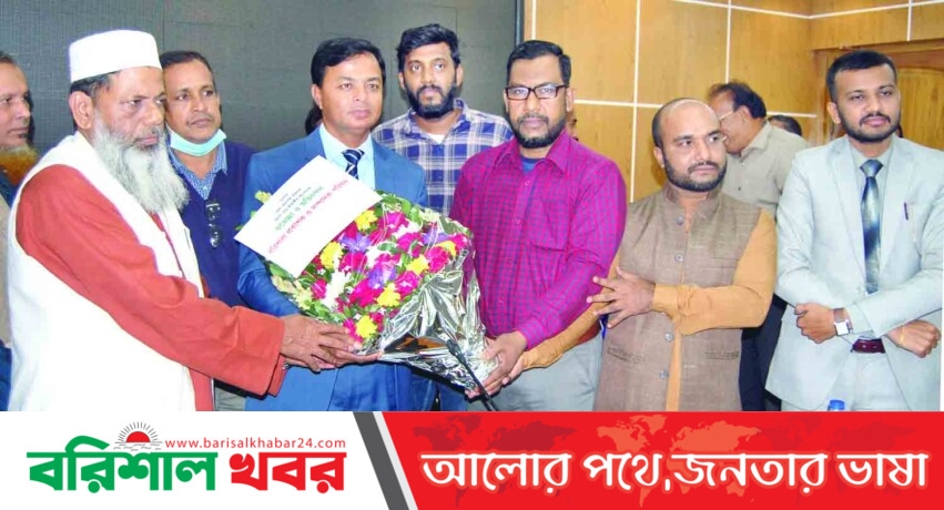 জেলা প্রশাসক মো: জাহাঙ্গীর হোসেনকে ফুলেল শুভেচ্ছা বরিশাল প্রকাশক-সম্পাদক পরিষদের
