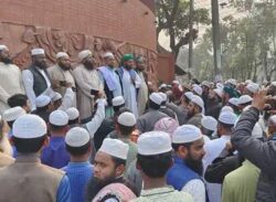 বরিশালে চরমোনাই পীরের অনুসারীদের বাধায় হিজবুত তাওহীদের কর্মীসভা পণ্ড