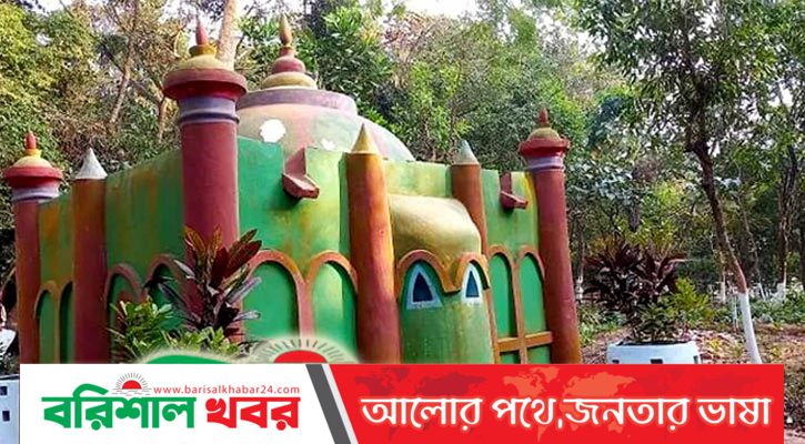 দৃষ্টিনন্দন এক ছোট মসজিদ