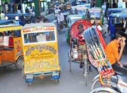 বরিশালে অবৈধ যানবাহনের দৌরাত্ম্য : হাজার টাকা দিলেই বৈধ
