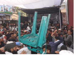 ব‌রিশা‌লে বিএনপির সমাবেশে কেন্দ্রীয় নেতাদের সামনে দুই গ্রুপের সংঘর্ষ
