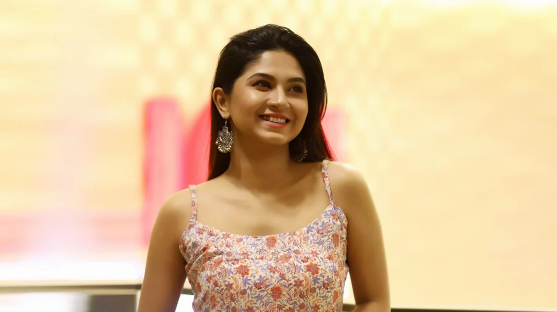 স্পর্শিয়ার ‘এখানে নোঙর’
