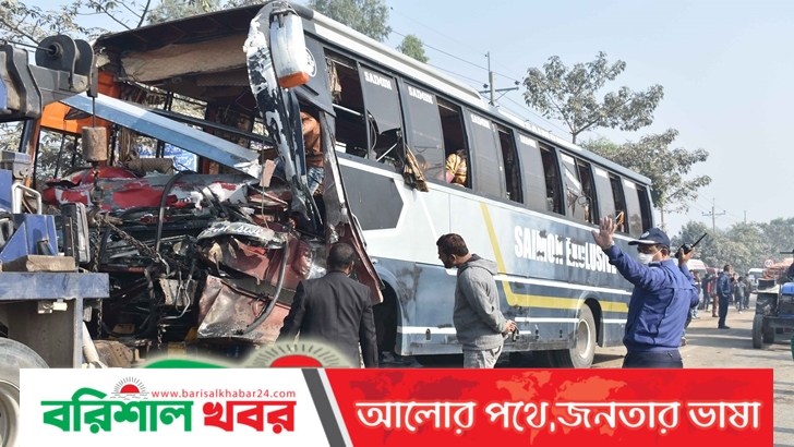 রংপুরে দুই বাসের মুখোমুখি সংঘর্ষে নিহত ৩