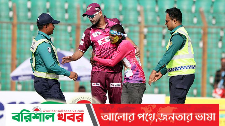 মাশরাফিকে একটু ছুঁয়ে দেখা…