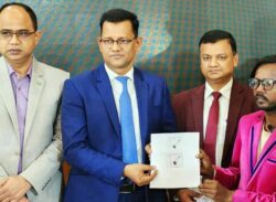হিরো আলম ‘অদম্য’ বললেন রিটার্নিং কর্মকর্তা : প্রতীক একতারা
