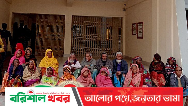 ‘হামার নাম লিখে নিল, কম্বল দিল না’