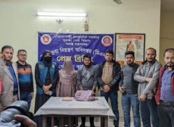 বাস থেকে ৫ হাজার ইয়াবাসহ দম্পতি আটক