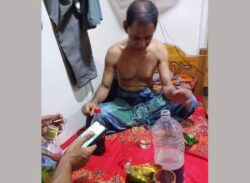 বাউফলে  আ’লীগ নেতার মদপানের ছবি ভাইরাল