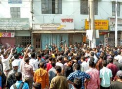 বরিশালে ১০ টাকা নিয়ে কথা কাটাকাটি: ক্রেতাকে মারধর, দোকান ভাঙচুর
