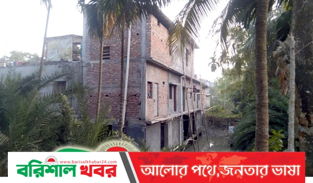 মঠবাড়িয়ায় জেলা পরিষদের জমিতে পাকা বহুতল ভবন নির্মাণের অভিযোগ