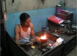 নানামূখী সমস্যায় ভাগ্য বিরম্বনার শিকার ভোলার স্বর্ণ কারিগররা