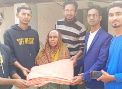রাজাপুরে স্বপ্নের আলো ফাউন্ডেশনের কম্বল বিতরণ