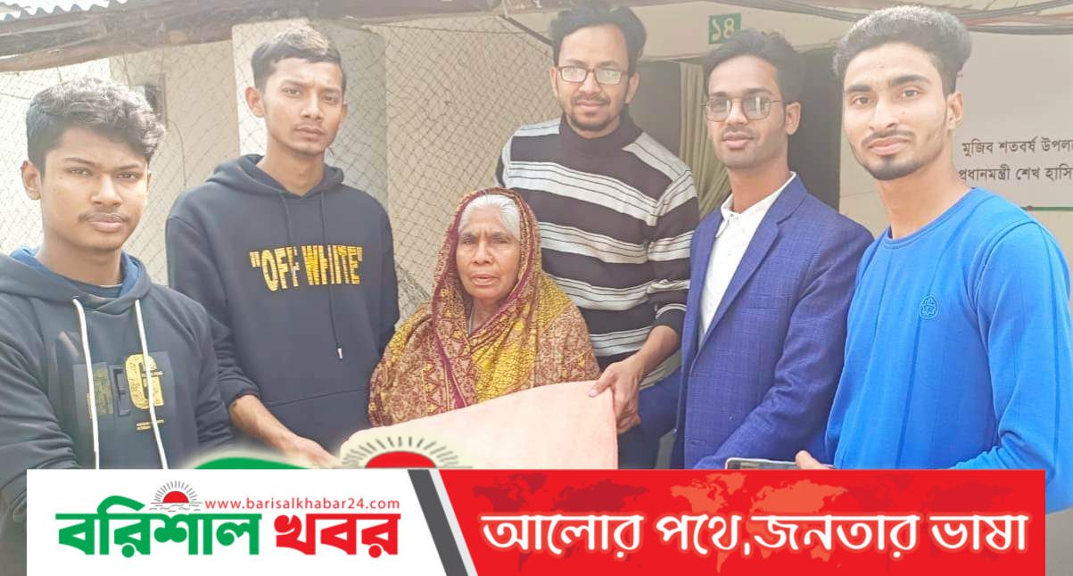 রাজাপুরে স্বপ্নের আলো ফাউন্ডেশনের কম্বল বিতরণ