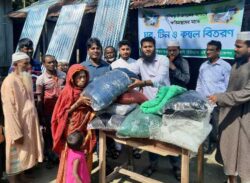 শীতে অসহায় মানুষের পাশে পুলিশ সদস্য জীবন মাহমুদ