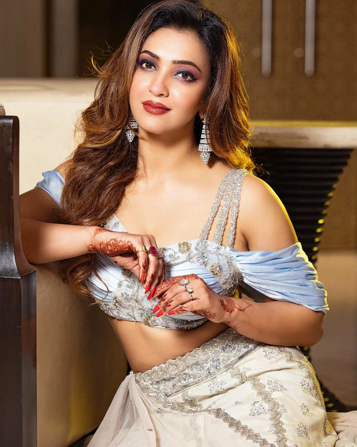 নার্ভাস লাগছে কৌশানীর