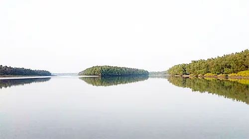 সুন্দরবনের ‘ত্রিকোণ দ্বীপ’ টানছে পর্যটকদের