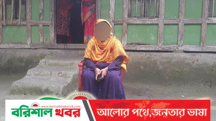 বিয়ের দাবিতে প্রেমিকের বাড়িতে ৪ সন্তানের জননীর অনশন