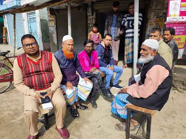 ভোটারদের সান্ত্বনা দিতে নির্বাচনী এলাকায়  হিরো আলম