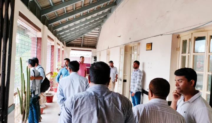 চেয়ারম্যান-প্রধান নির্বাহীর দ্বন্দ্বে উত্তেজনাকর পরিস্থিতি