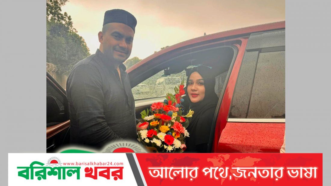 দেশে ফিরলেন রকিব, ফুল দিয়ে শুভেচ্ছা জানালেন মাহি