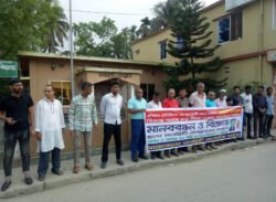 নলছিটিতে সাংবাদিকের বিরুদ্ধে মিথ্যা মামলা প্রত্যাহারের দাবিতে মানববন্ধন