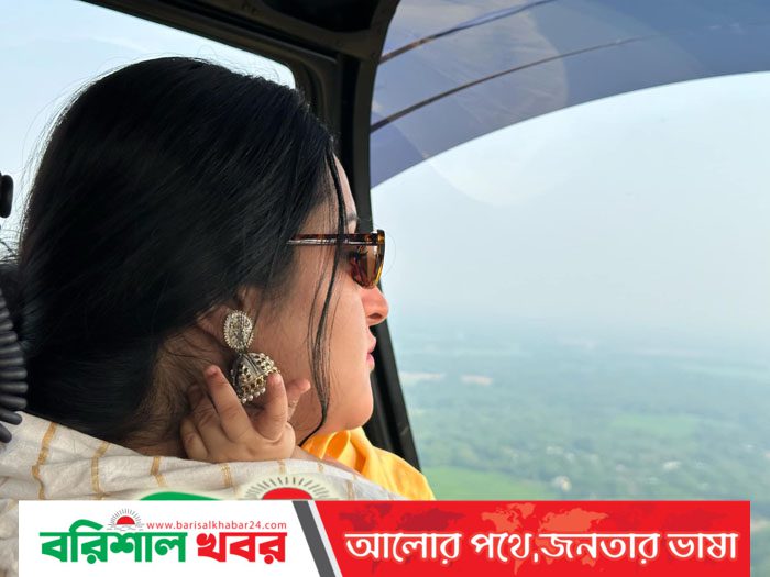 হেলিকপ্টারে ছেলেকে নিয়ে মায়ের বাড়ি ভান্ডারিয়ায় পরীমণি