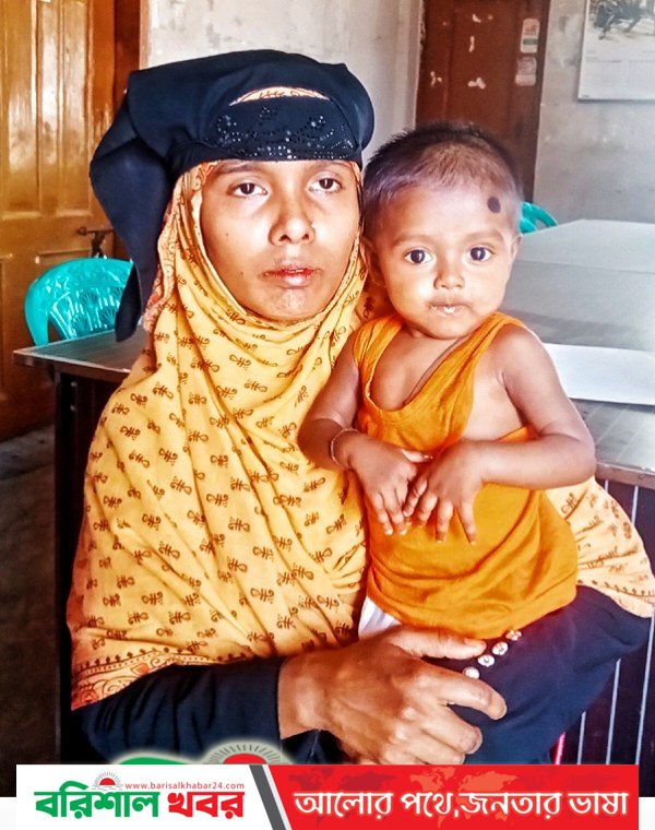 রাজাপুরে ছোট্ট শিশুকে বাচাতে আর্থিক সাহায্যের জন্য দ্বারে দ্বারে ঘুরছেন মা