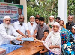 রাজাপুর ও কাঁঠালিয়া ঈদবস্ত্র বিতরণ করেছেন ইঞ্জিনিয়ার আবুল কাসেম সীমান্ত