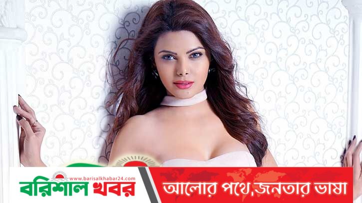 শার্লিনের ‘কাপ সাইজ’ জানতে চেয়েছিলেন পরিচালক
