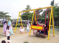 আগারগাঁওয়ের বিমান বাহিনী জাদুঘর। খানিকটা অবসর পেলেই শিশুদের নিয়ে অভিভাবকরা ভিড় করেন সেখানে।