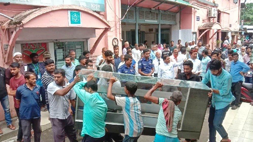 বরিশালে উচ্ছেদ হলো আদালতের ন্যায়কুঞ্জে গড়া হোটেল