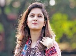 মিথিলার পাসপোর্টে স্বামী কে?