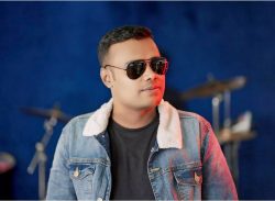 সরকারি কর্মকর্তা হয়েও গানের ভুবনে উজ্জ্বল আরিফ হোসেন বাবু