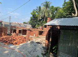 বাবুগঞ্জে সরকারি জমিতে মার্কেট নির্মাণের অভিযোগ আ’লীগ চেয়ারম্যানের বিরুদ্ধে