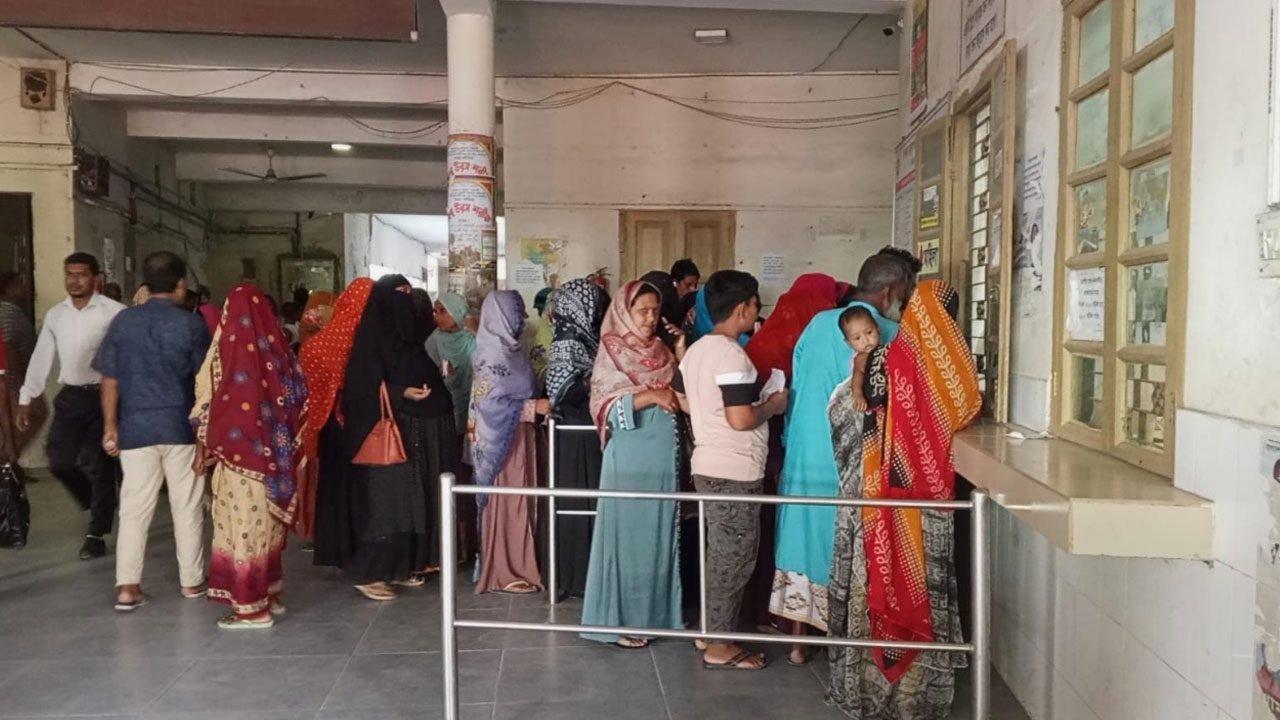চুয়াডাঙ্গায় আশঙ্কাজনক হারে ছড়িয়ে পড়ছে চর্মরোগ স্ক্যাবিস