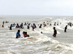 কুয়াকাটায় বিপুল সংখ্যক পর্যটক,রুম দিতে পারছেন না আবাসিকহোটেল মোটেল রিসোর্ট গুলো